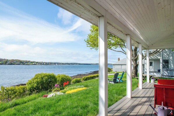 Terrace/patio - Ole Greeley Cottage - Classic oceanfront, pet-friendly Bailey Island cottage (Bailey Island)