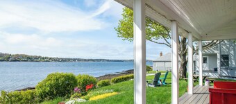 Ole Greeley Cottage - Classic oceanfront, pet-friendly Bailey Island cottage