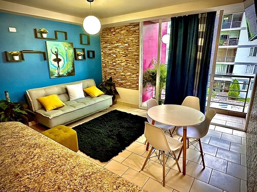 4031 Ecovivienda, Lujoso y Moderno Condo Minimalista Para 5 Personas