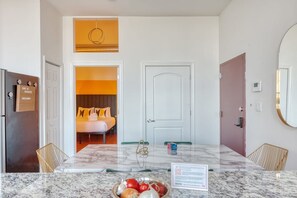 Apartment - Sosuite 1BR Penthouse w W D Gym On-site Bar (Philadelphia)