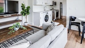 A modern apartment with a living room, dining area, and kitchen. - Sosuite 1BR Apt w W D Gym Lounge Park View (Philadelphia)