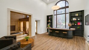 A modern interior with a bar area, seating, and a fireplace. - Sosuite 1BR Apt Acc w W D Gym Lounge (Philadelphia)