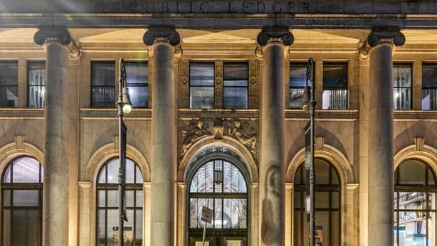 A building with classical architecture, featuring large columns and arched windows. - Sosuite 1BR Apt Acc w W D Gym Lounge (Philadelphia)