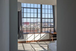 Apartment | 1 bedroom, Internet - Sosuite Studio Penthouse w Gym On-site Bar (Philadelphia)
