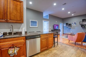 Apartment | 2 bedrooms, Internet