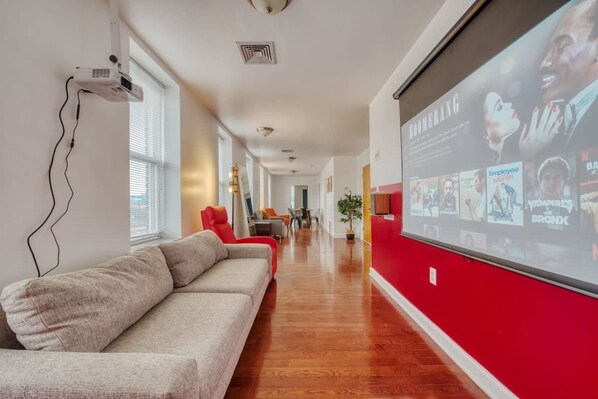 Apartment | 3 bedrooms, Internet - Stairway 3BR Apt w W D Home Theater (Philadelphia)