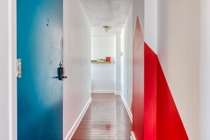 Apartment | 3 bedrooms, Internet - Stairway 3BR Apt w W D Home Theater (Philadelphia)