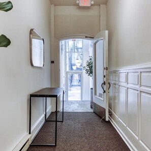 Apartment | 1 bedroom - Sosuite 1BR Apt w W/d, Large Dining Seating (Philadelphia)