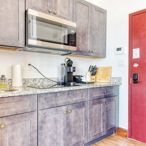 Apartment | 1 bedroom, Internet - Sosuite Studio Penthouse w W D Gym On-site Bar (Philadelphia)