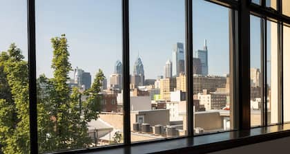 Sosuite 2BR Apt w Balcony, W/d, Gym, On-site Bar