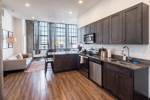 Apartment | 3 bedrooms - Sosuite 3BR Apt w Balcony, W/d, Gym, On-site Bar (Philadelphia)