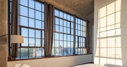 Sosuite 3BR Apt w Balcony, W/d, Gym, On-site Bar