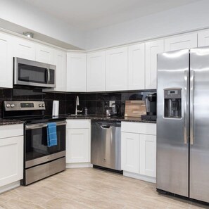 شقة | 2 عدّة غرف نوم وخدمة الإنترنت