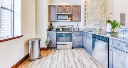 Sosuite 2BR Apt w W/d, Gym, On-site Restaurant