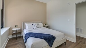 Apartment - Sosuite 3BR Apt w Park View, W/d, Gym, Lounge (Philadelphia)