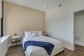 Apartment - Sosuite 3BR Apt w Park View, W/d, Gym, Lounge (Philadelphia)