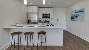 Apartment - Sosuite 3BR Apt w Park View, W/d, Gym, Lounge (Philadelphia)