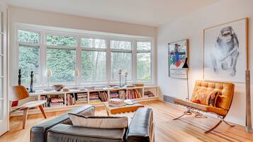 House, 2 Bedrooms | Living area | Smart TV