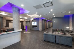 Apartment - Sosuite 2BR Apt w Patio W D Gym On-site Bar (Philadelphia)