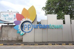 Exterior - Collection O 93750 Luxury Rooms @ Urbantown Serpong (South Tangerang)