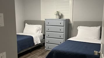 3 bedrooms, iron/ironing board, WiFi, bed sheets