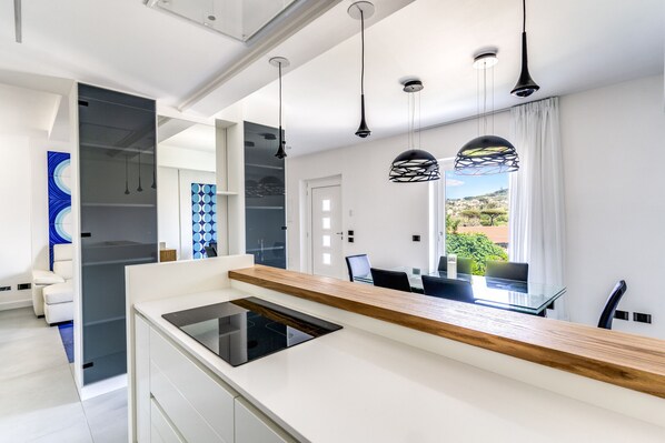 Microwave, dishwasher, coffee/tea maker, cookware/dishes/utensils - Estate4home - Dimora Delle Rose (Massa Lubrense)