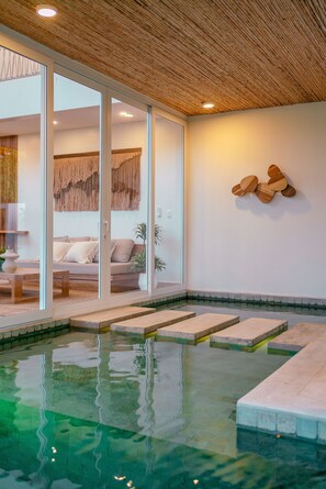 Spa - Luxury Hermosa Palms Villa - 3BR  pool home steps to the beach (Playa Hermosa)