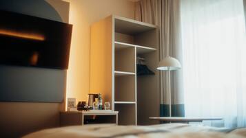 Zimmersafe, schallisolierte Zimmer, Bügeleisen/Bügelbrett