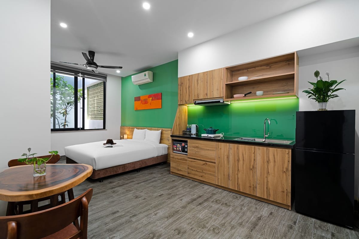 Traditional Double Room, 1 King Bed | Private kitchen | Coffee/tea maker, electric kettle, griddle