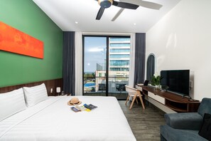 Premium bedding, down duvets, pillow-top beds, free minibar items - AN House Hotel & Apartment Da Nang (Da Nang)