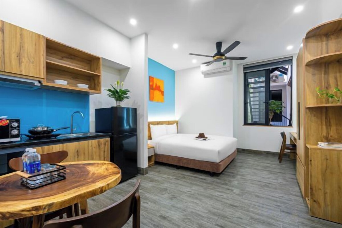 Premium bedding, down duvets, pillow-top beds, free minibar items