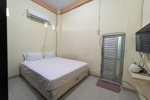 Bed sheets - Hotel O Rafira Losmen NearYani Heahlerr (Marabahan)