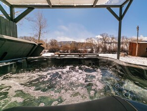 Bain à remous extérieur