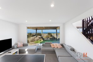 Unclassified image, 4 of 35, button - Ultimate Beachfront Retreat (Sunderland Bay)