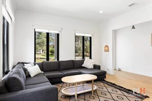 TV, fireplace, offices - Luxury Home Sleeps 9 Guests (Silverleaves)