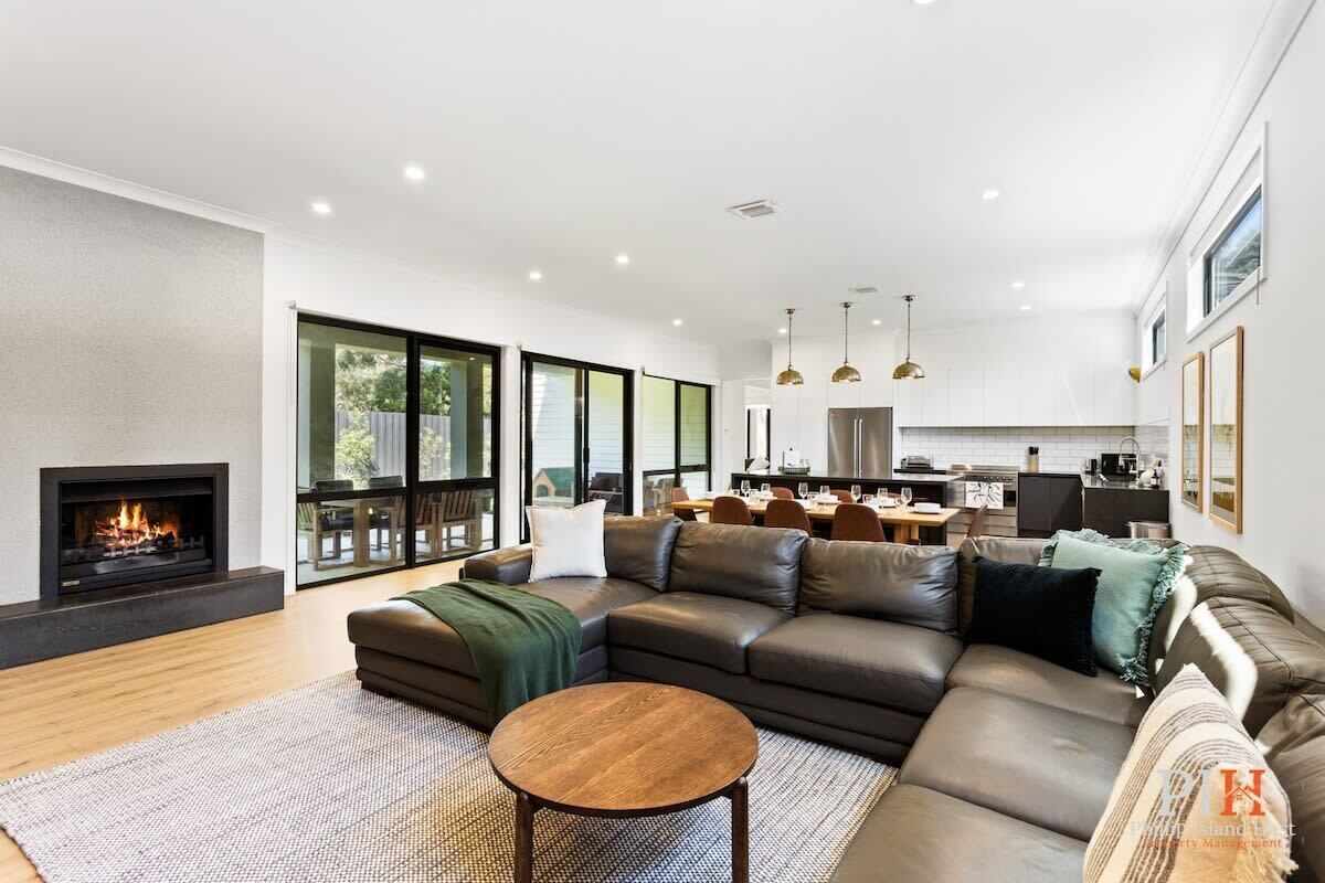 Fernseher, Kamin, Arbeitsbereiche