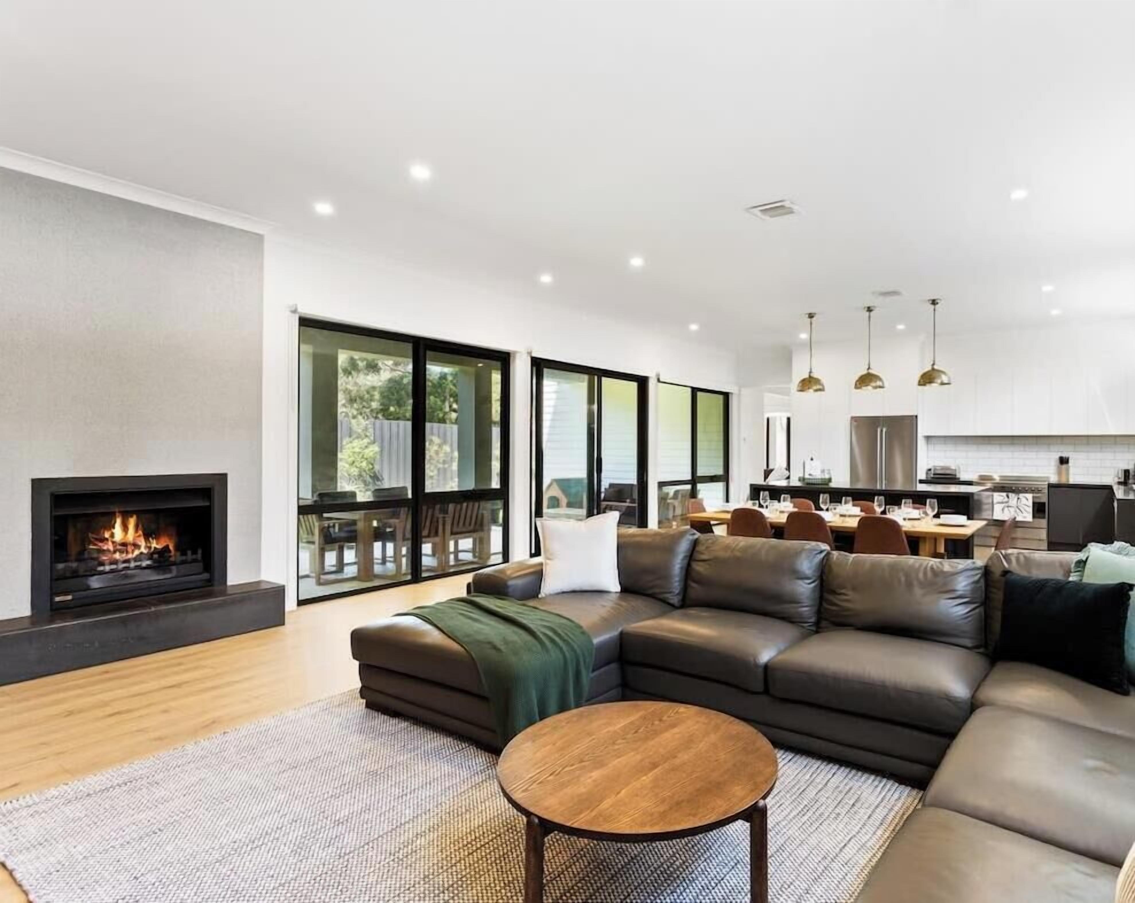 Fernseher, Kamin, Arbeitsbereiche