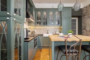 Appartement, 2 chambres, 2 salles de bains | Cuisine privée | Grand réfrigérateur, four, plaque de cuisson, lave-vaisselle