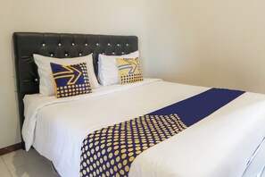 Basic Double Room | Free WiFi, bed sheets - Hotel O Buduran Homestay Syariah (Sidoarjo)