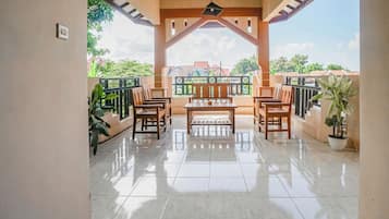 Quầy tiếp tân
