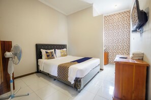 Basic Double Room | Free WiFi, bed sheets - Hotel O Buduran Homestay Syariah (Sidoarjo)