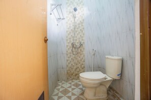 Basic Double Room | Bathroom