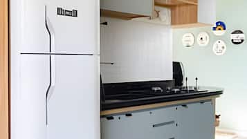 Apartemen Deluks | Dapur pribadi | Mesin pembuat kopi/teh, lemari es, microwave, dan oven