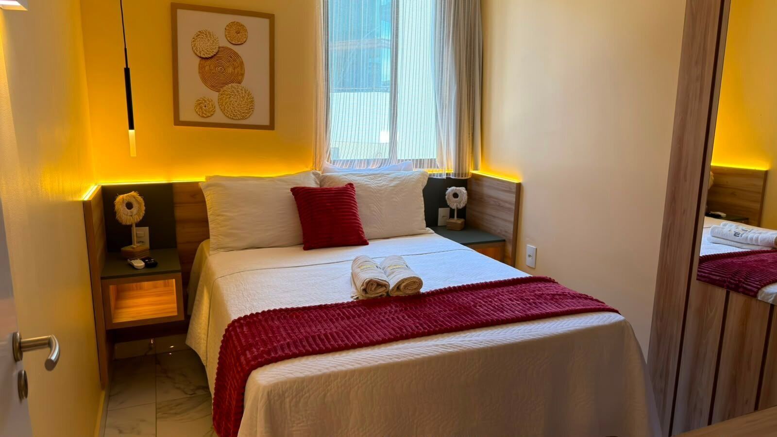 Apartamento Sunset | Premium bedding, pillowtop beds, blackout drapes, soundproofing