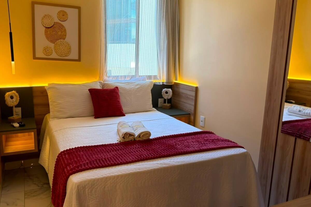 Apartamento Sunset | Premium bedding, pillow-top beds, blackout curtains, soundproofing