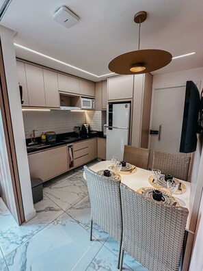 Deluxe Apartment | Dining - Porto Atlantis (Ipojuca)