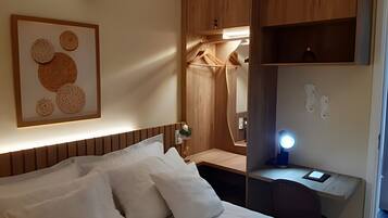 Deluxe Apartment | Premium bedding, pillowtop beds, blackout drapes, soundproofing