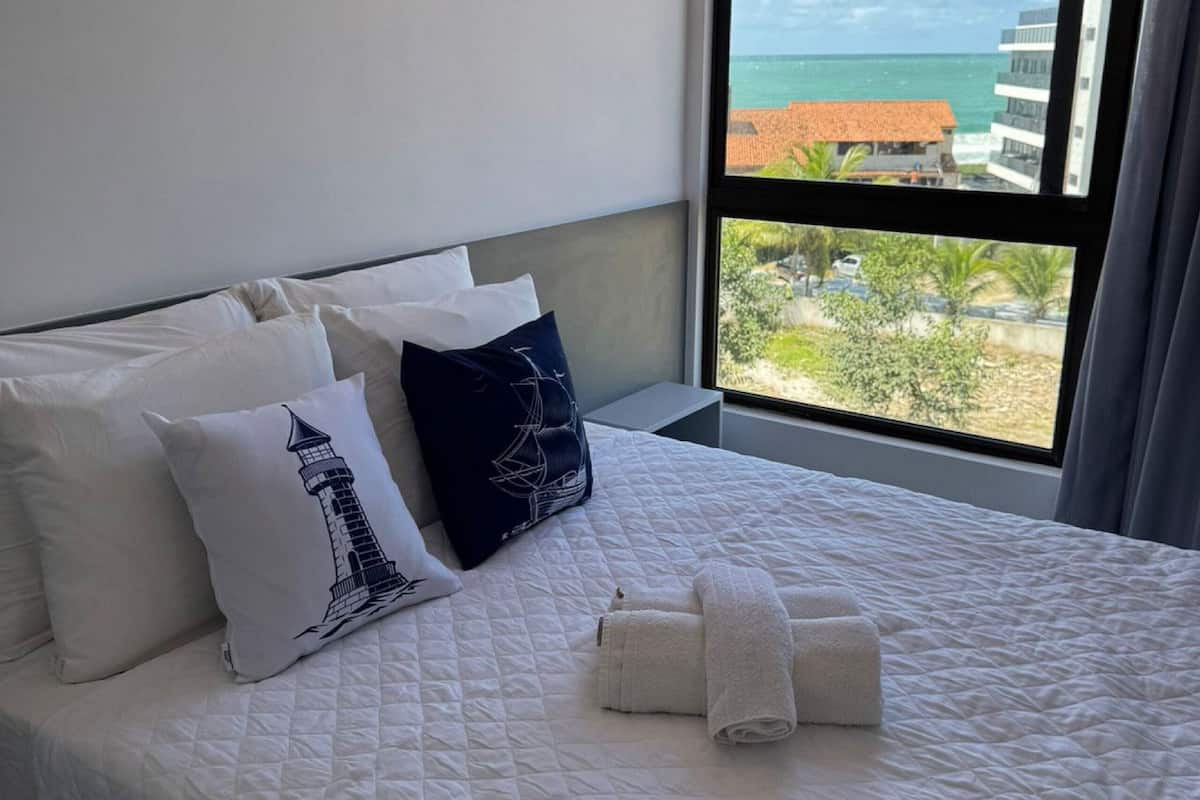 Deluxe Apartment | Premium bedding, pillowtop beds, blackout drapes, soundproofing