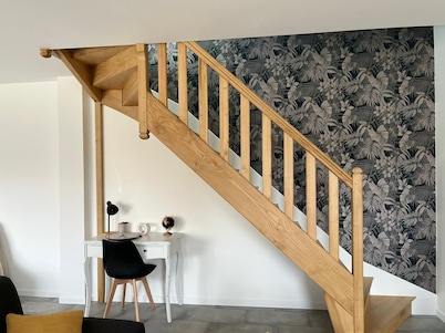 Grange Entièrement Rénovée Dans un Endroit Calme et Paisible à la Campagne