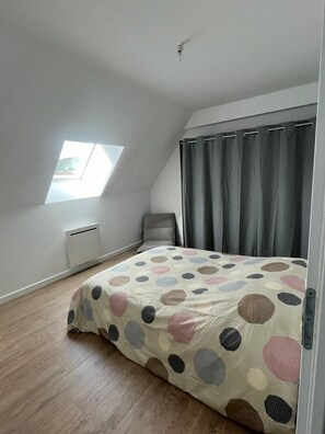 2 chambres, bureau, Wi-Fi gratuit, draps fournis